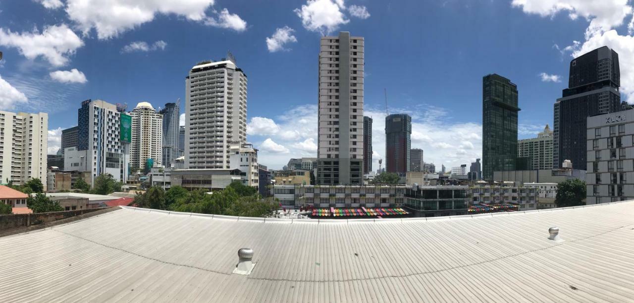 Micro Hostel Bangkok Exterior photo